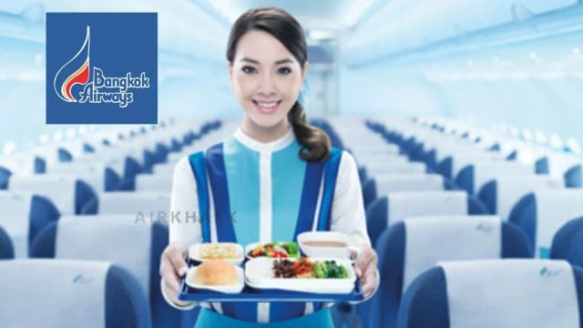 ลูกเรือ Bangkok Airways เสิร์ฟอาหารบนเครื่อง
