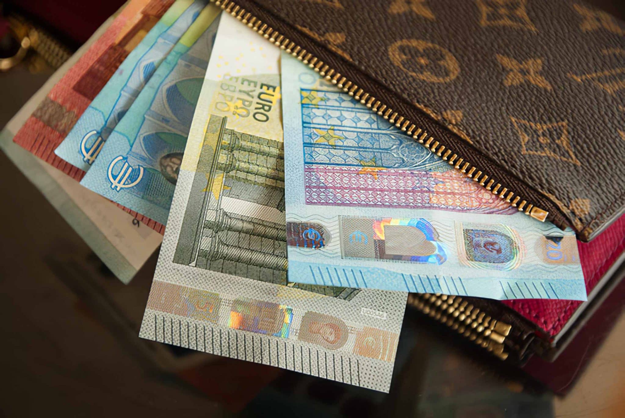 bank notes cash close up 417395 1 lg 01