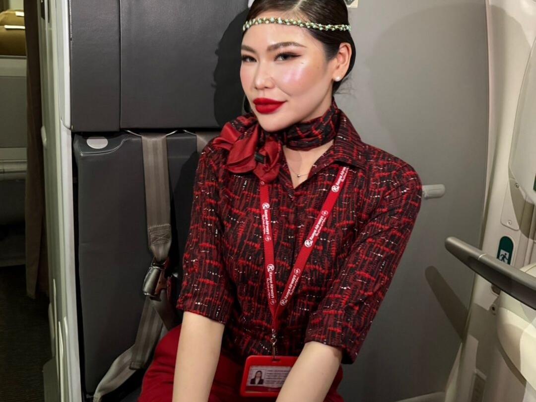 น้องป๋องแป๋ง Kenya Airways Cabin Crew